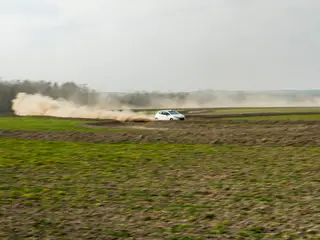Peugeot 208 Rally2 RallyZone na odcinku szutrowym