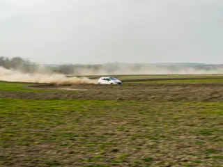 Rajdowy Peugeot 208 Rally2 RallyZone na szutrze