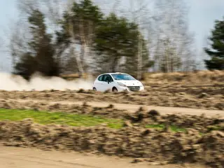 Peugeot 208 Rally2 RallyZone podczas jazdy na odcinku szutrowym