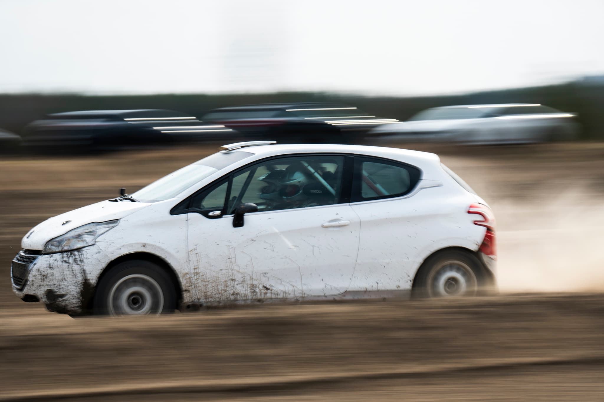 Peugeot 208 Rally2 RallyZone na odcinku szutrowym